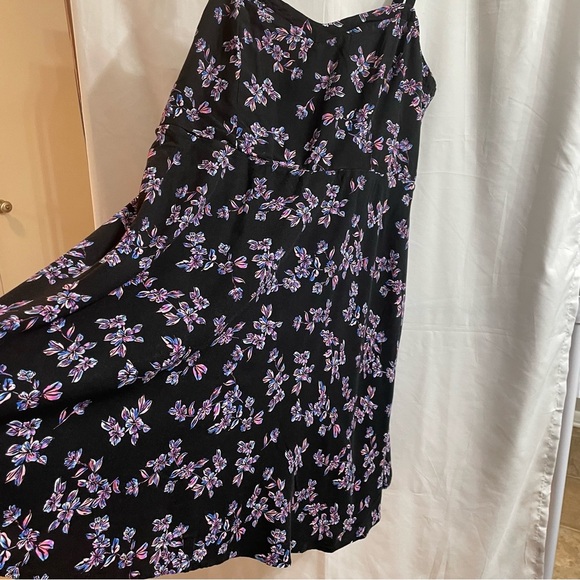 Torrid 2 Black Floral V-Neck Sundress Smocked Midi Summer - Picture 2 of 4